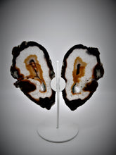 Load image into Gallery viewer, Agate with white base Butterfly
